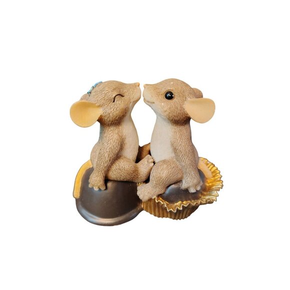 Charming Tails Candy Kisses Mouse Figurine, Mice Couple, Ladybug Chocolate Love - Picture 2 of 6